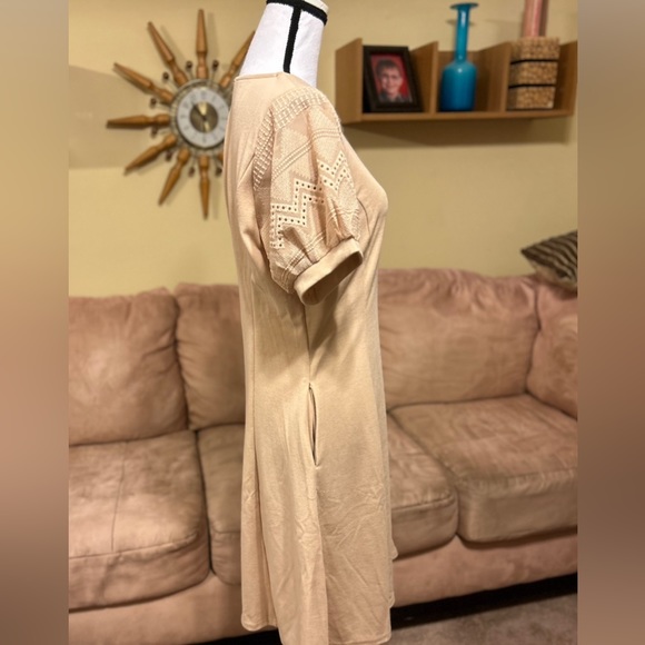 Polagram Fit and Flare Eyelet puff sleeve dress - Picture 3 of 5